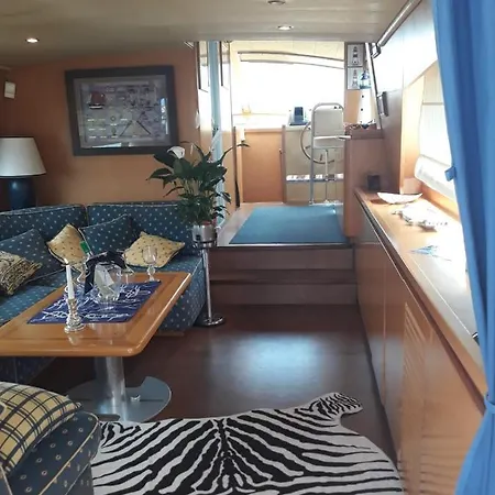 Sirio Boat And Bed 보트호텔 *